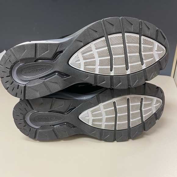 Women’s New Balance 990 version 5 size 8 1/2 D (wide) - Picture 4 of 5